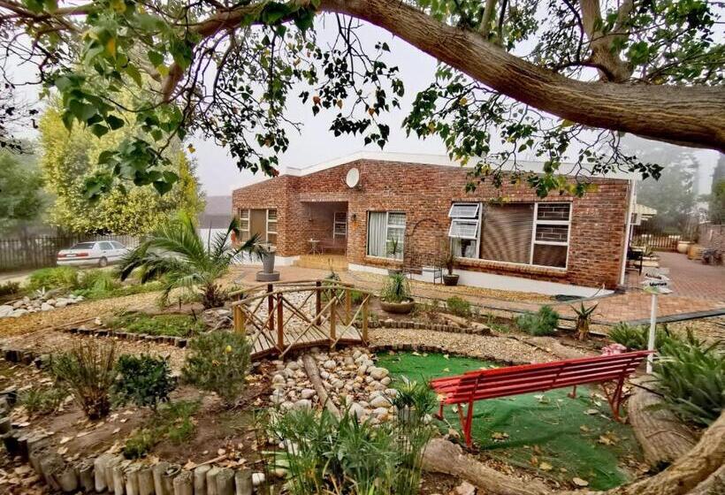 פנסיון Coral Tree Guest Rooms