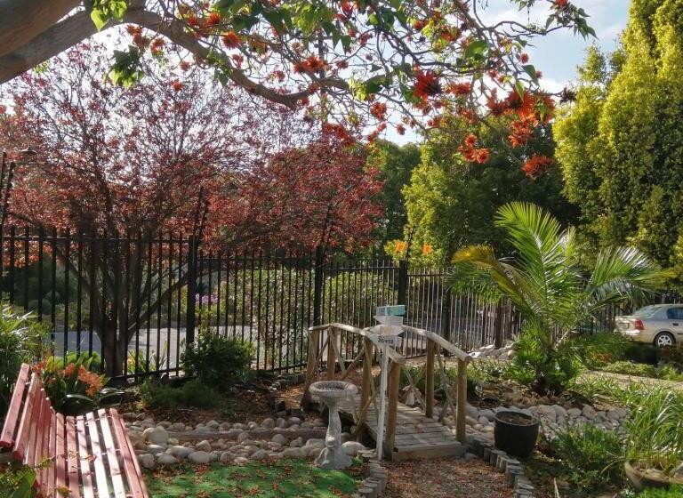 פנסיון Coral Tree Guest Rooms