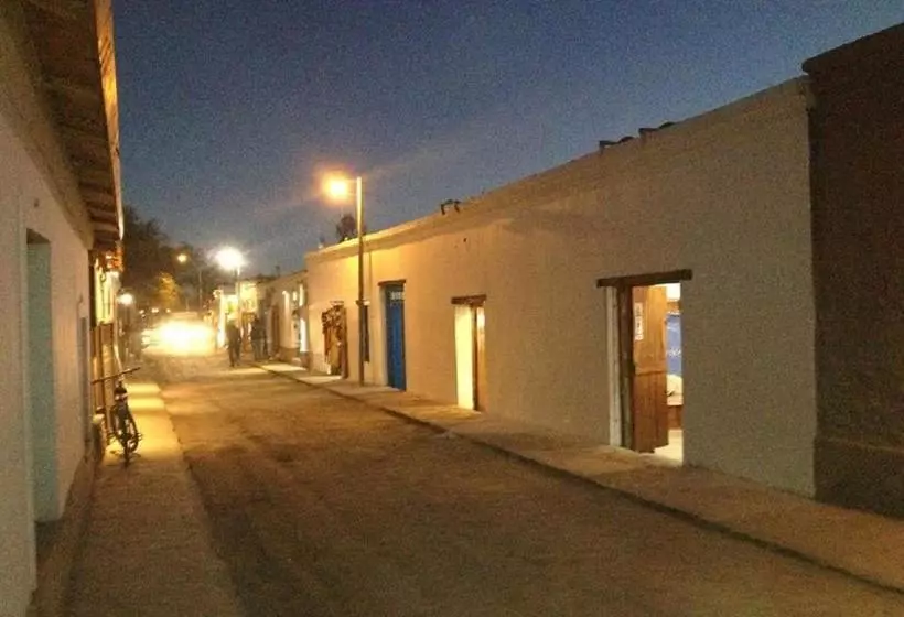 پانسیون La Casa Del Pueblo Hostal