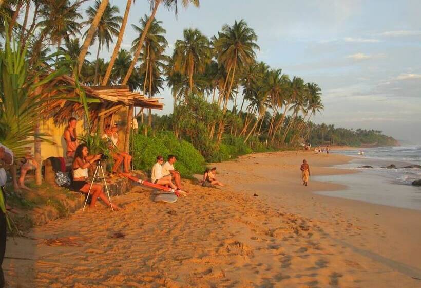 Пансион Nethu Freedom Cottage