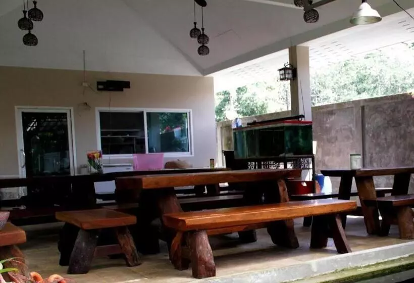 پانسیون Rommai Rimnaam Resort