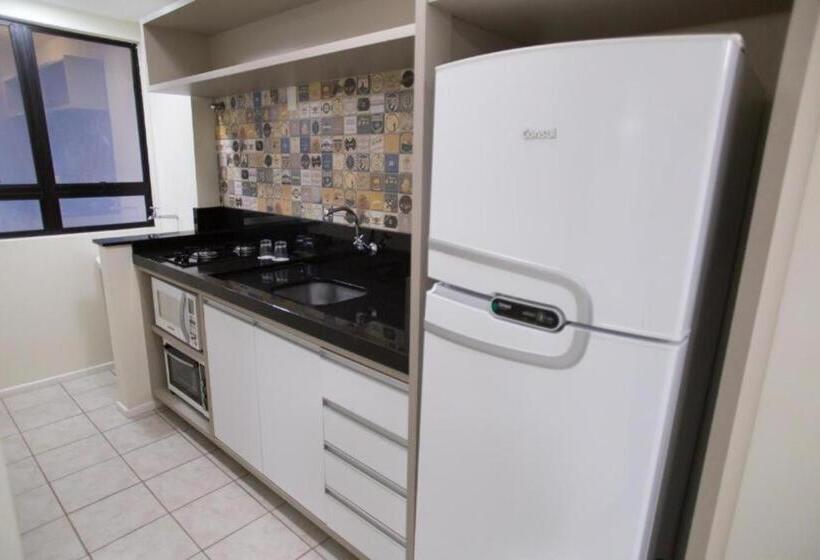 Le Village Distributed By Intercity