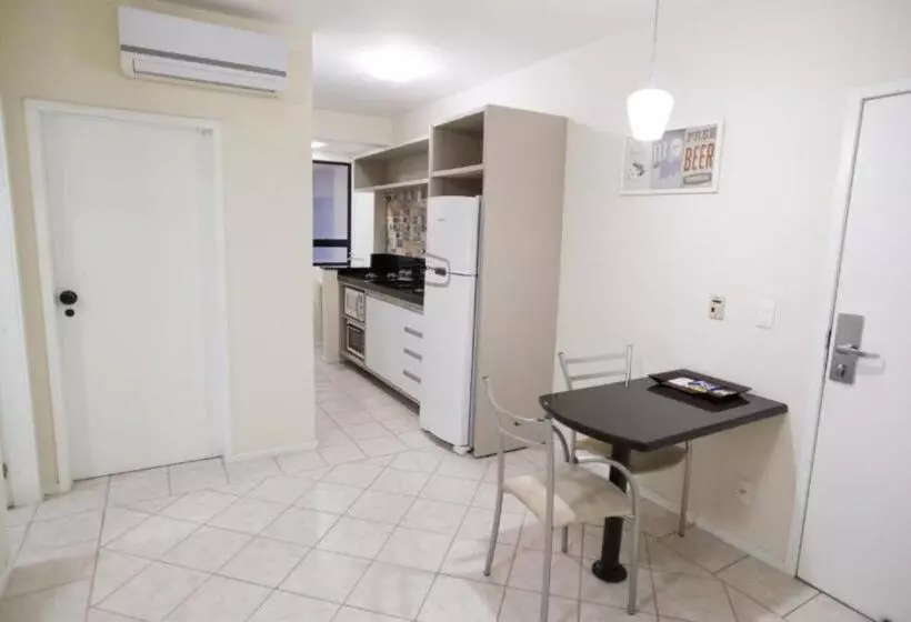 Le Village Distributed By Intercity