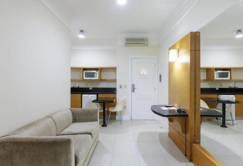 Le Village Distributed By Intercity