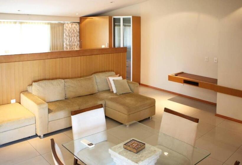 Le Village Distributed By Intercity