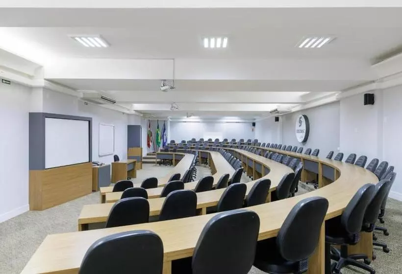 Le Village Distributed By Intercity