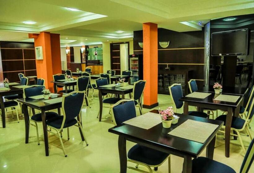 Le Village Distributed By Intercity