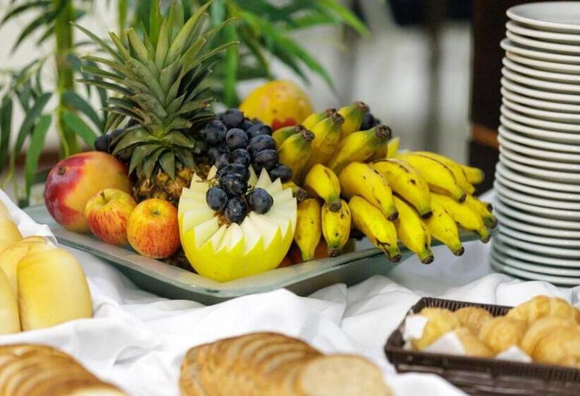 Le Village Distributed By Intercity