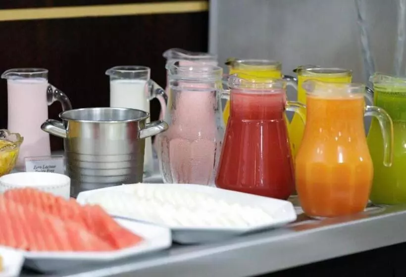 Le Village Distributed By Intercity