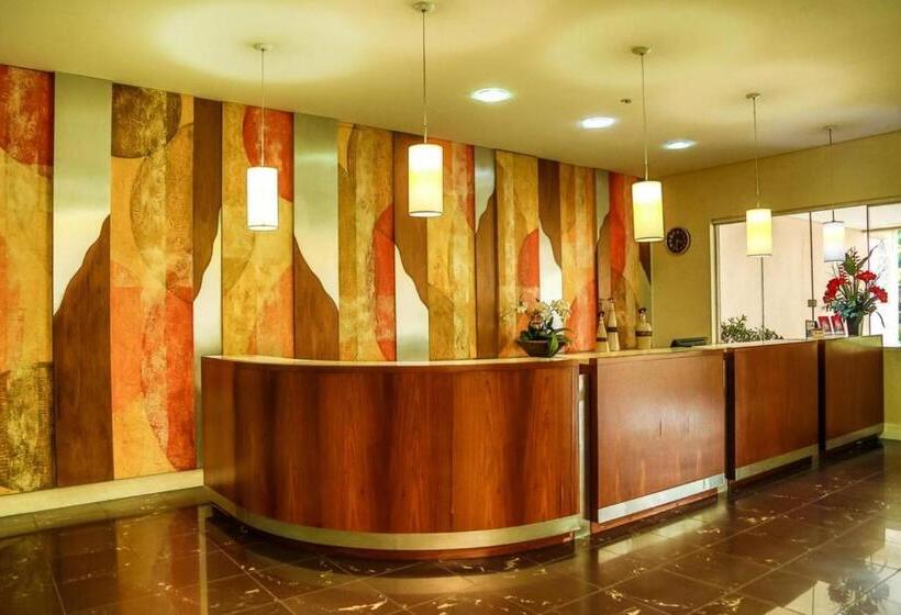 Le Village Distributed By Intercity