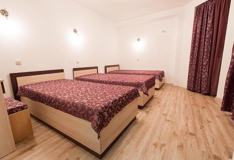 פנסיון Family Hotel Relaxa