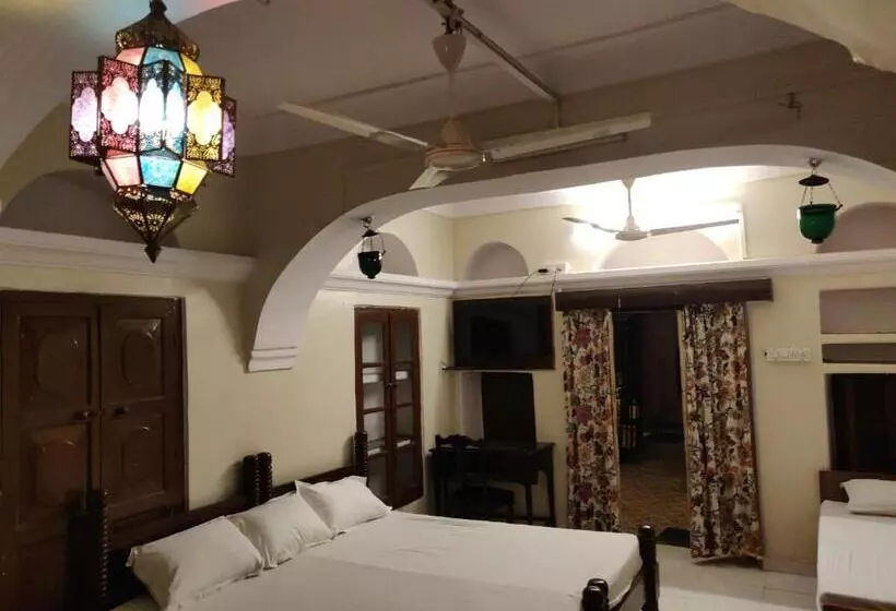 Majatalo Natraj Guest House