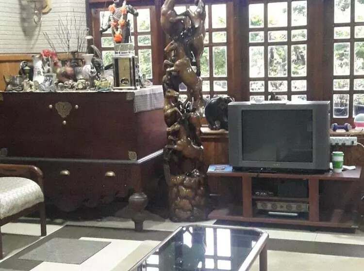 Majatalo Highcliffe Guesthouse