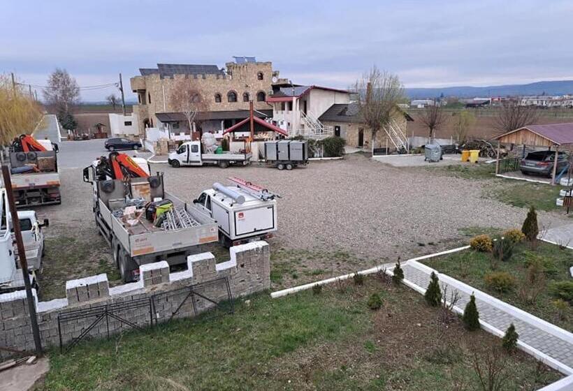 פנסיון Royal Castle