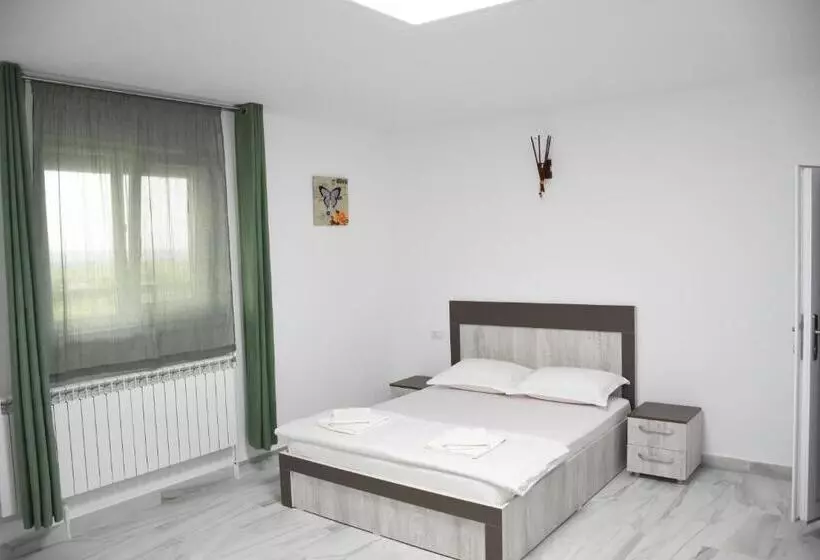 Majatalo Royal Castle