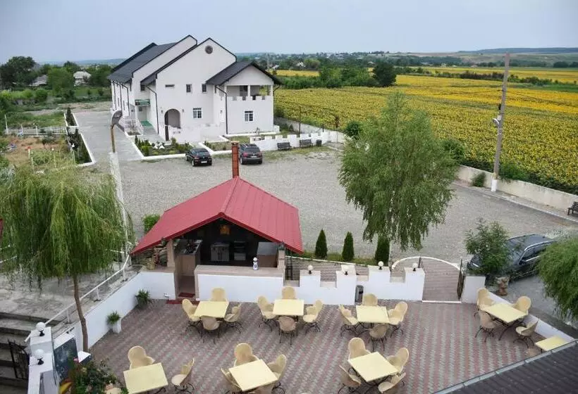 Majatalo Royal Castle