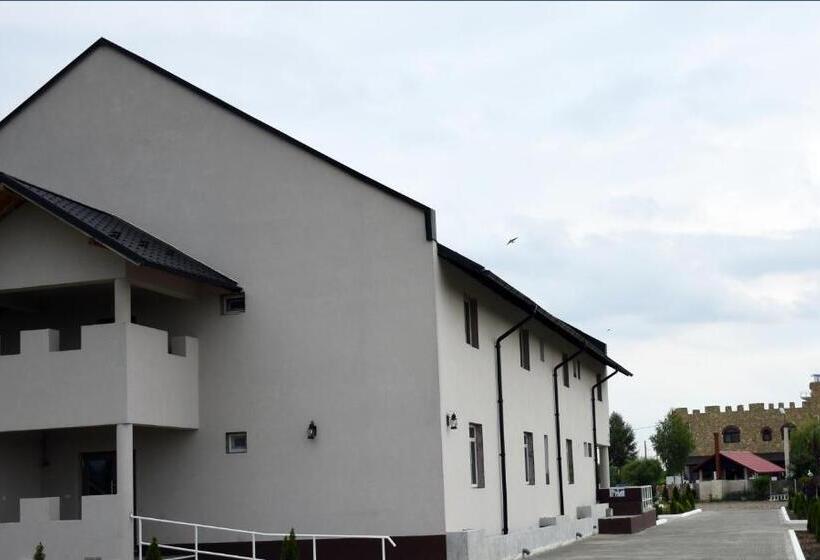 פנסיון Royal Castle