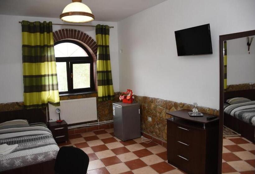 פנסיון Royal Castle