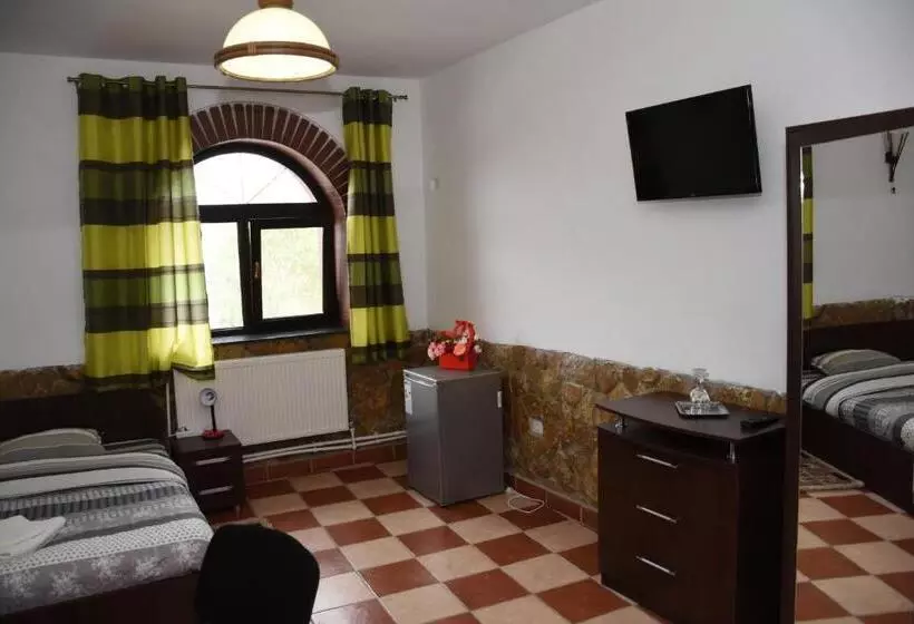 Majatalo Royal Castle