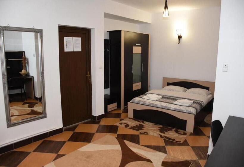 פנסיון Royal Castle