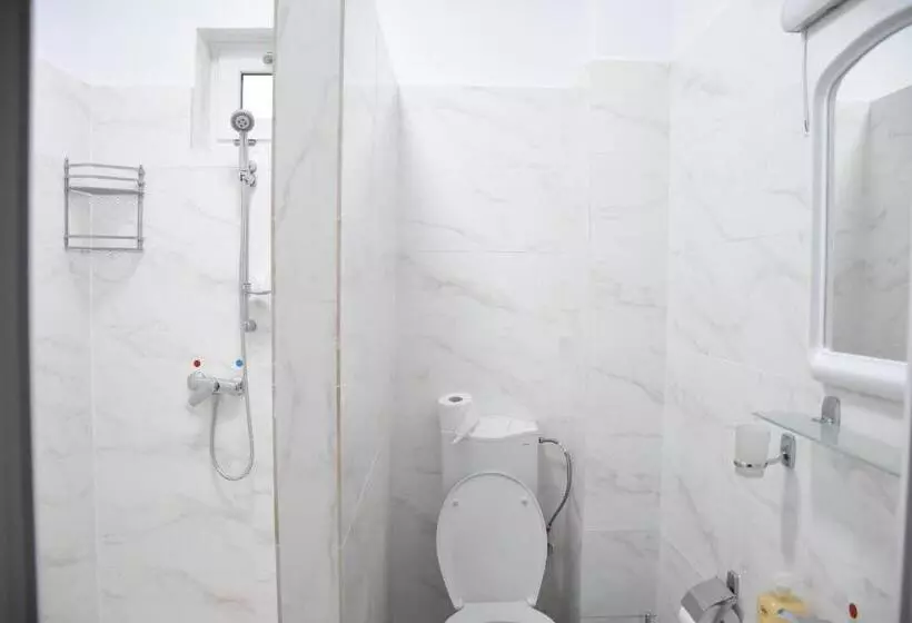 Majatalo Royal Castle