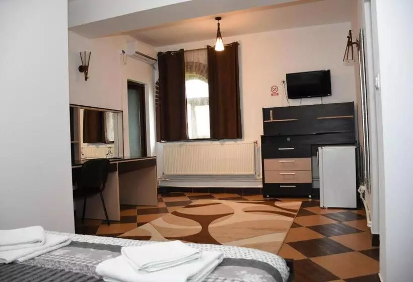 Majatalo Royal Castle