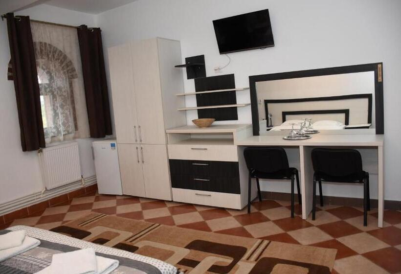 פנסיון Royal Castle