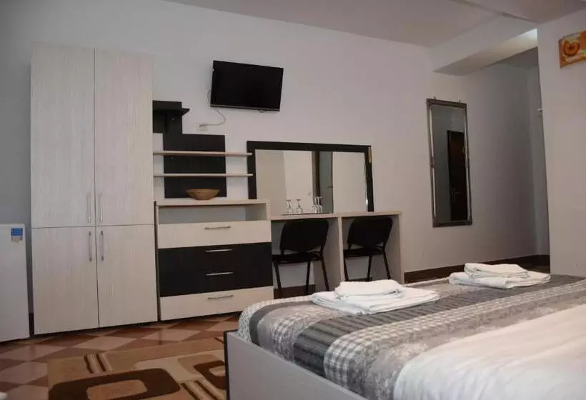 Majatalo Royal Castle