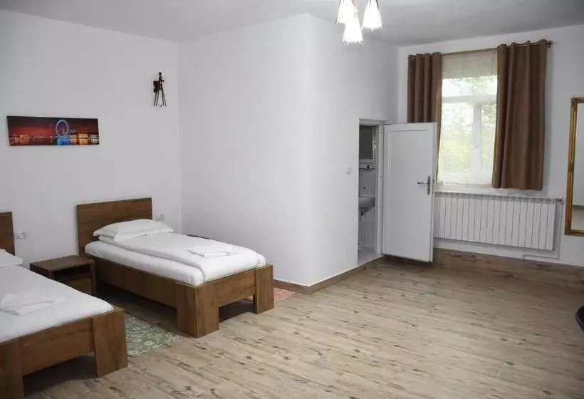 Majatalo Royal Castle