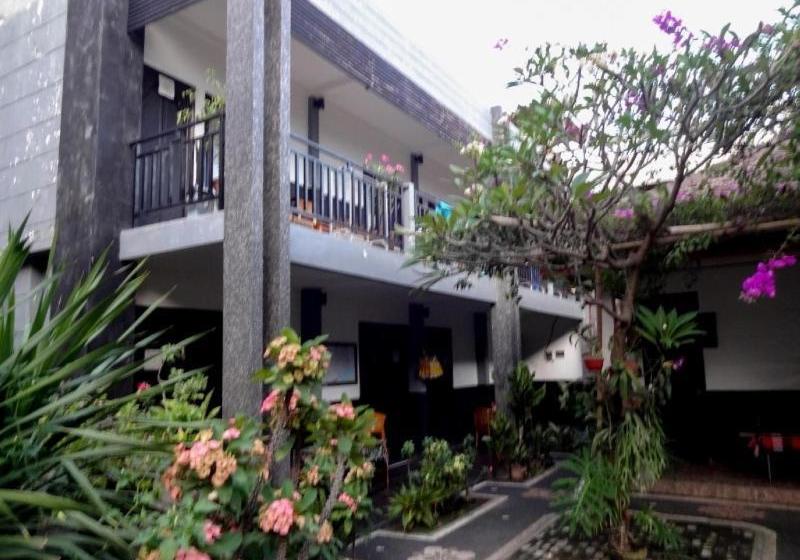 بنسيون Tirta Yoga Inn