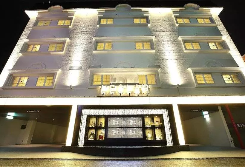 Hotel L Eclair