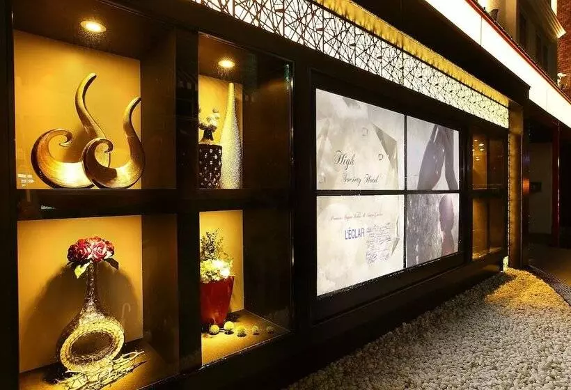 Hotel L Eclair