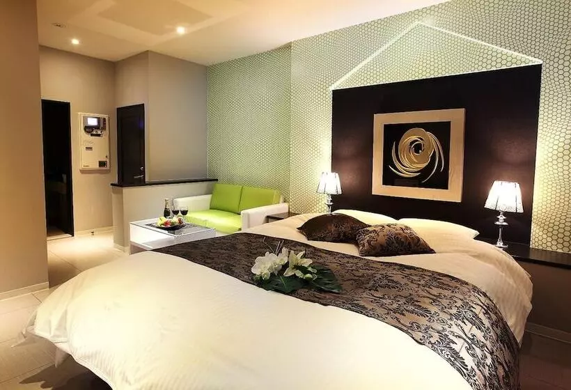 Hotel L Eclair