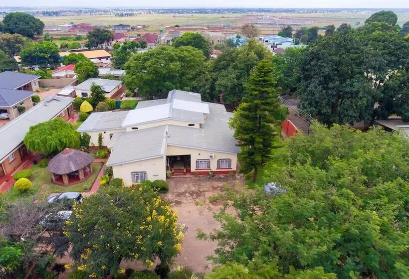 پانسیون Nelly S Guesthouse