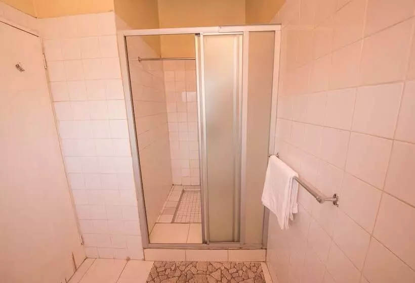 پانسیون Nelly S Guesthouse