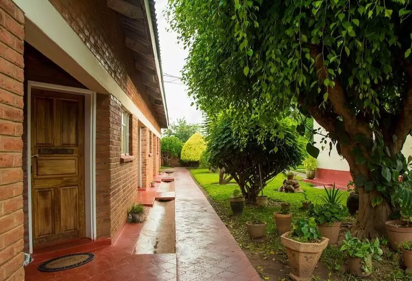 پانسیون Nelly S Guesthouse