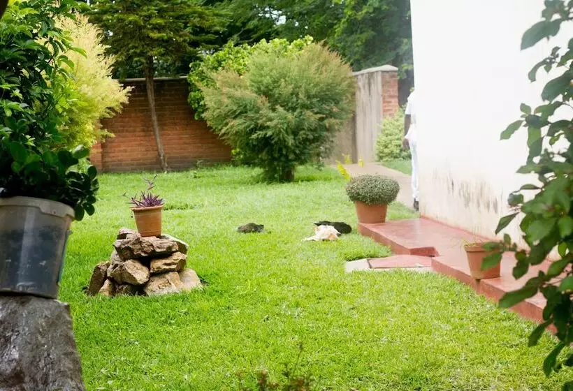 پانسیون Nelly S Guesthouse