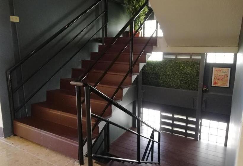 פנסיון Rinradee Place