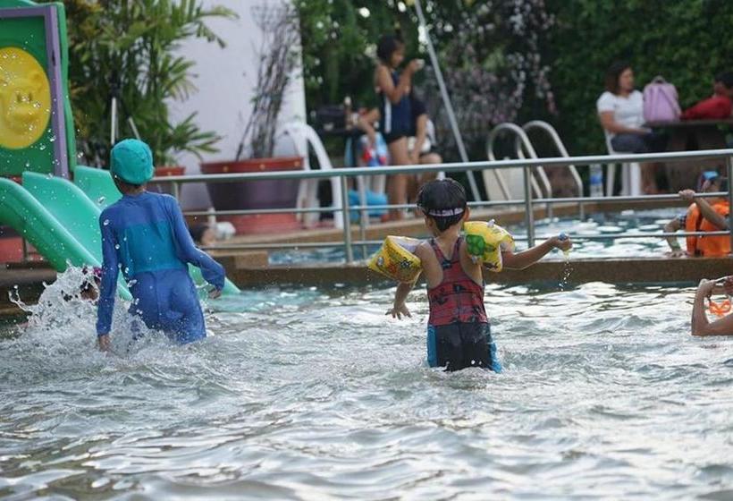 פנסיון Rinradee Place