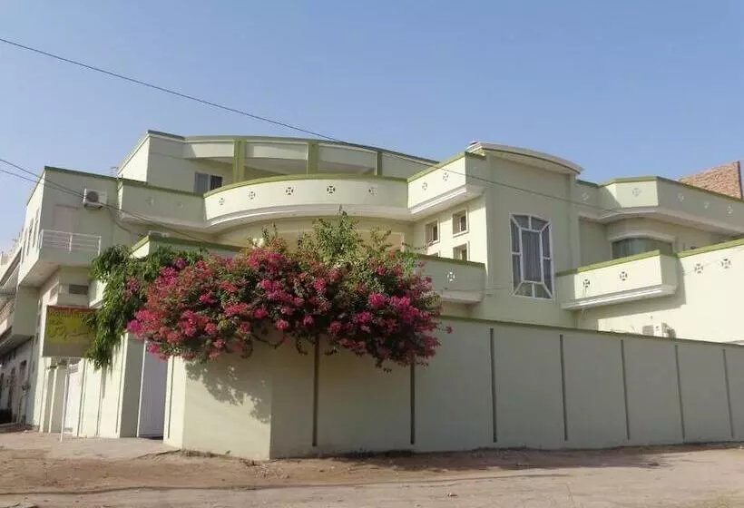 پانسیون Royal Castle Guest House