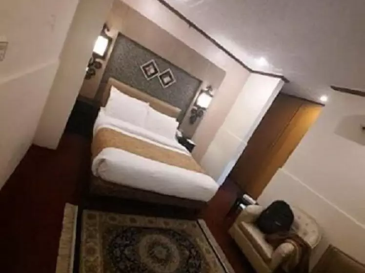 پانسیون Royal Castle Guest House