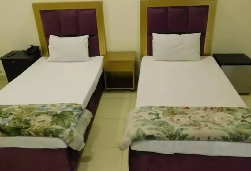 پانسیون Royal Castle Guest House