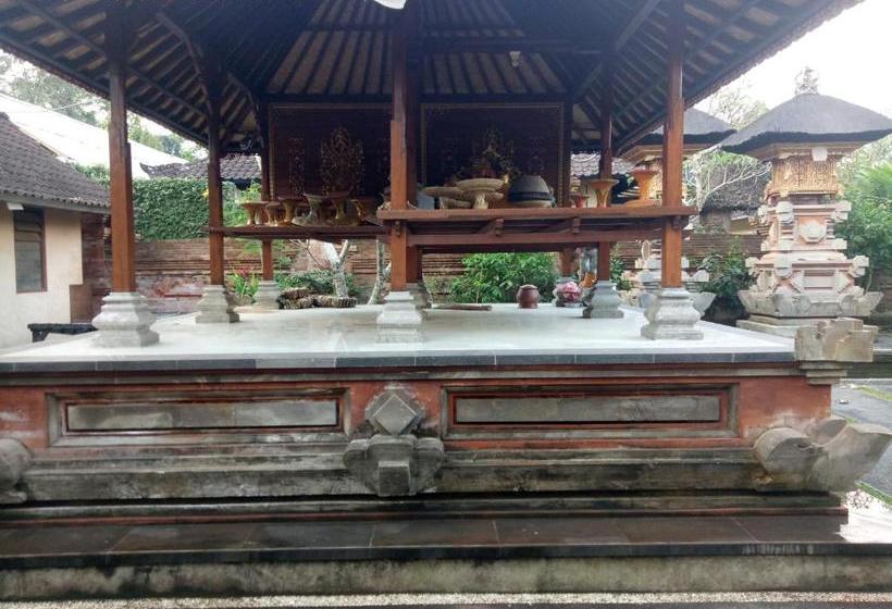 פנסיון Suryadina Guest House