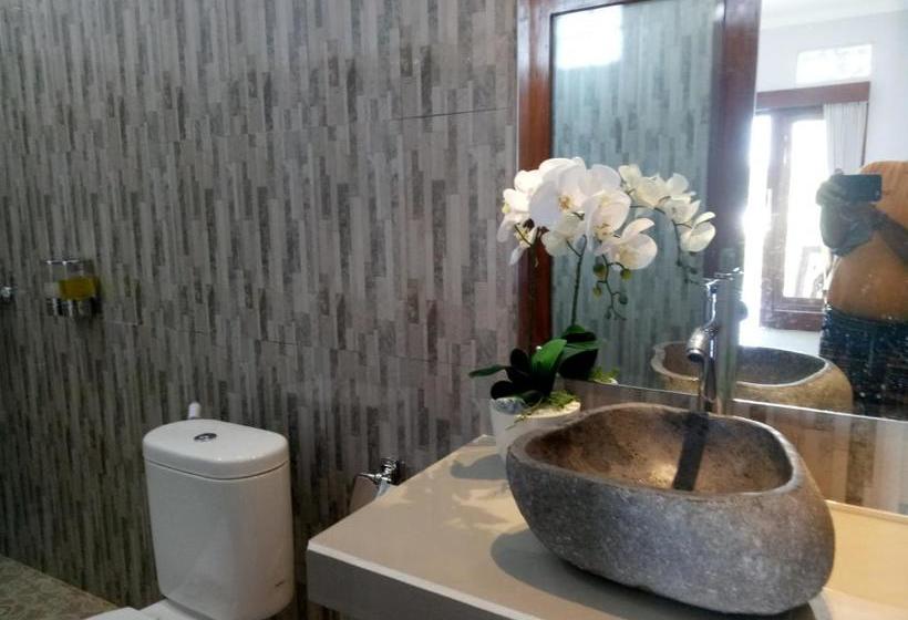 פנסיון Suryadina Guest House