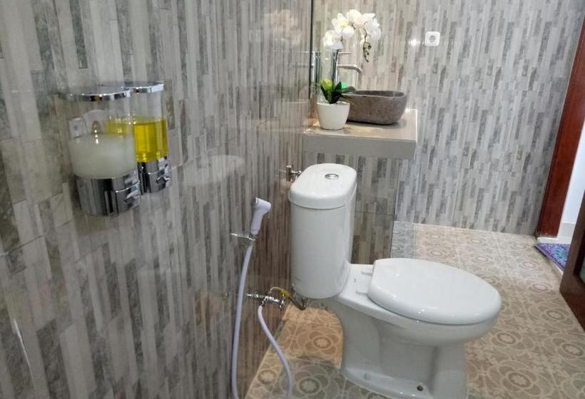 פנסיון Suryadina Guest House