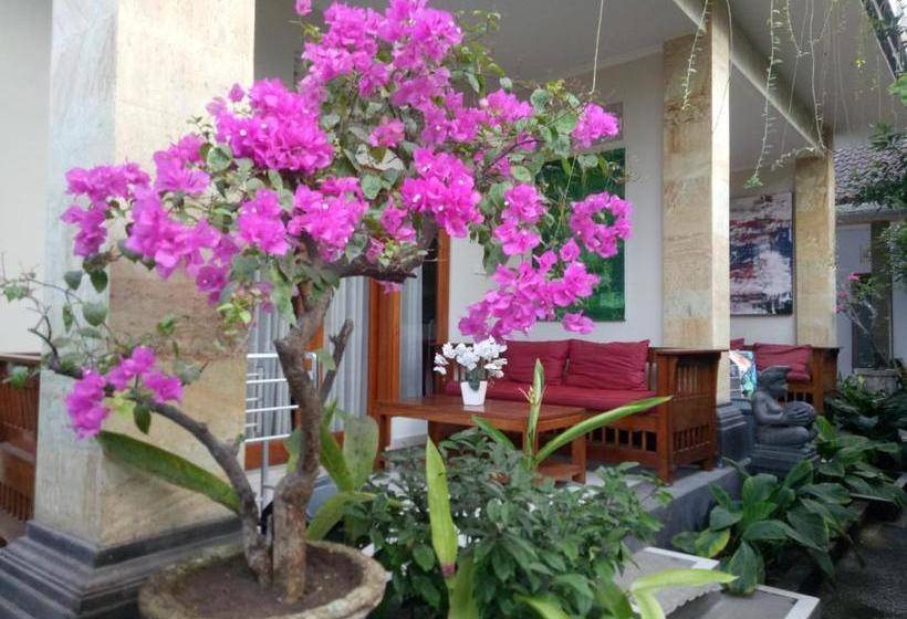 פנסיון Suryadina Guest House