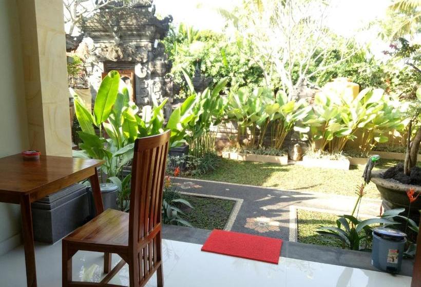 פנסיון Suryadina Guest House