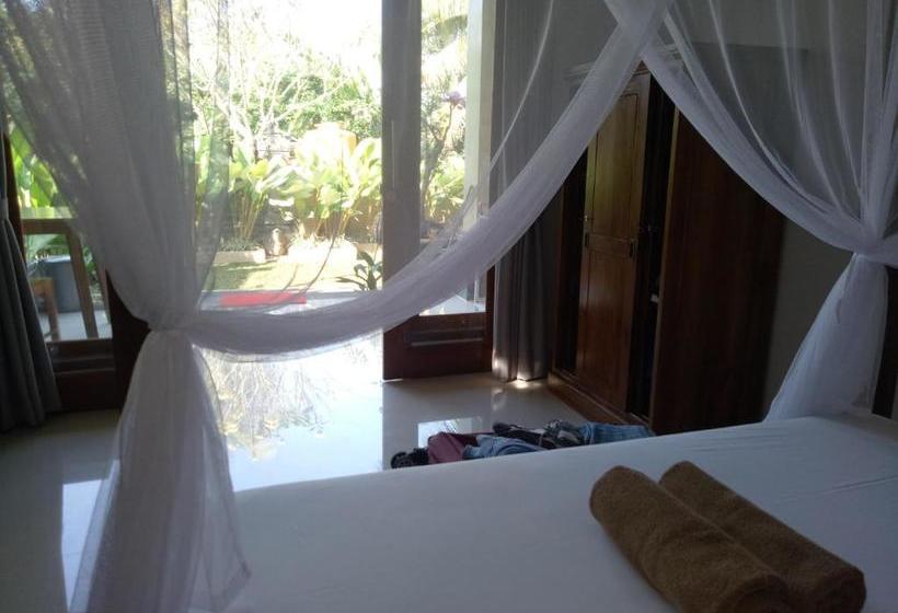 פנסיון Suryadina Guest House