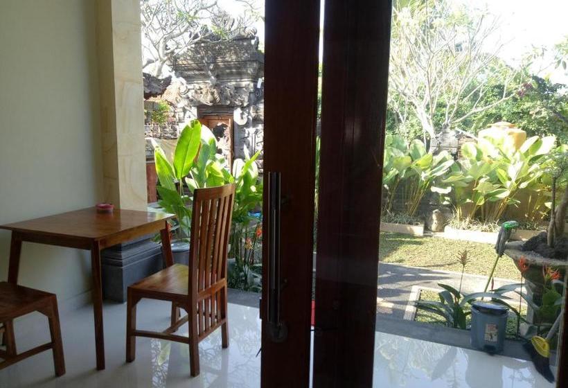 פנסיון Suryadina Guest House