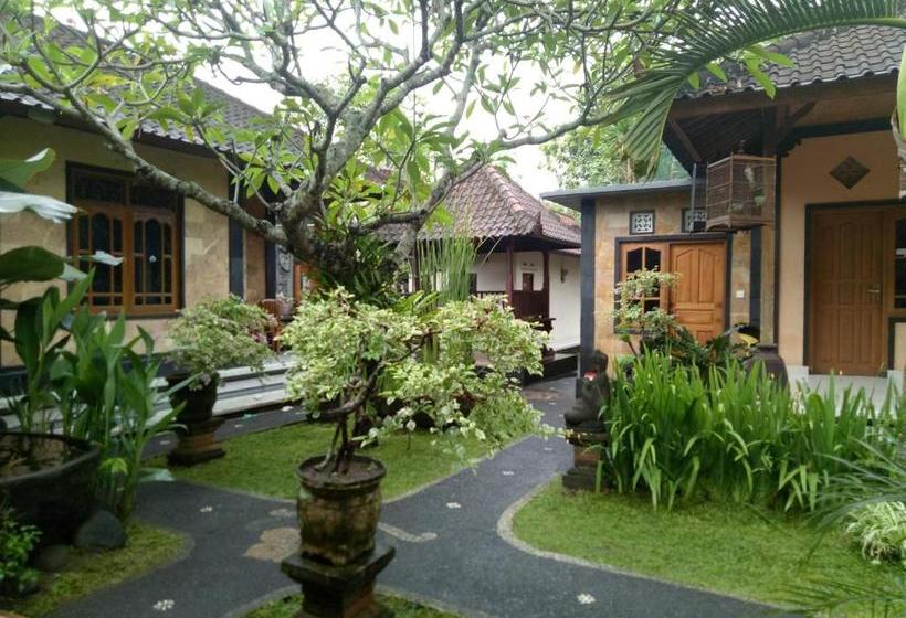 פנסיון Suryadina Guest House